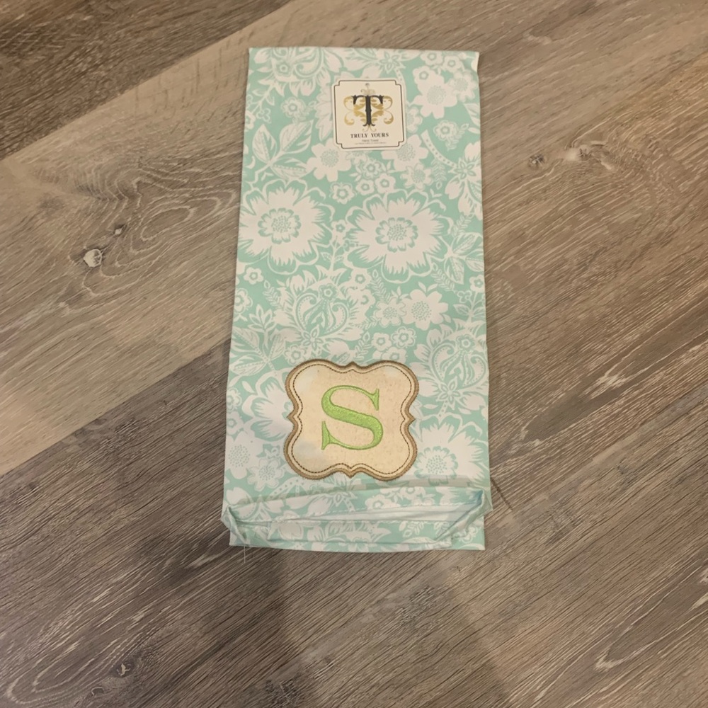 LETTER S TOWEL